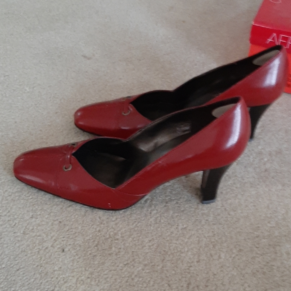 Shoes - Picture 2 of 4